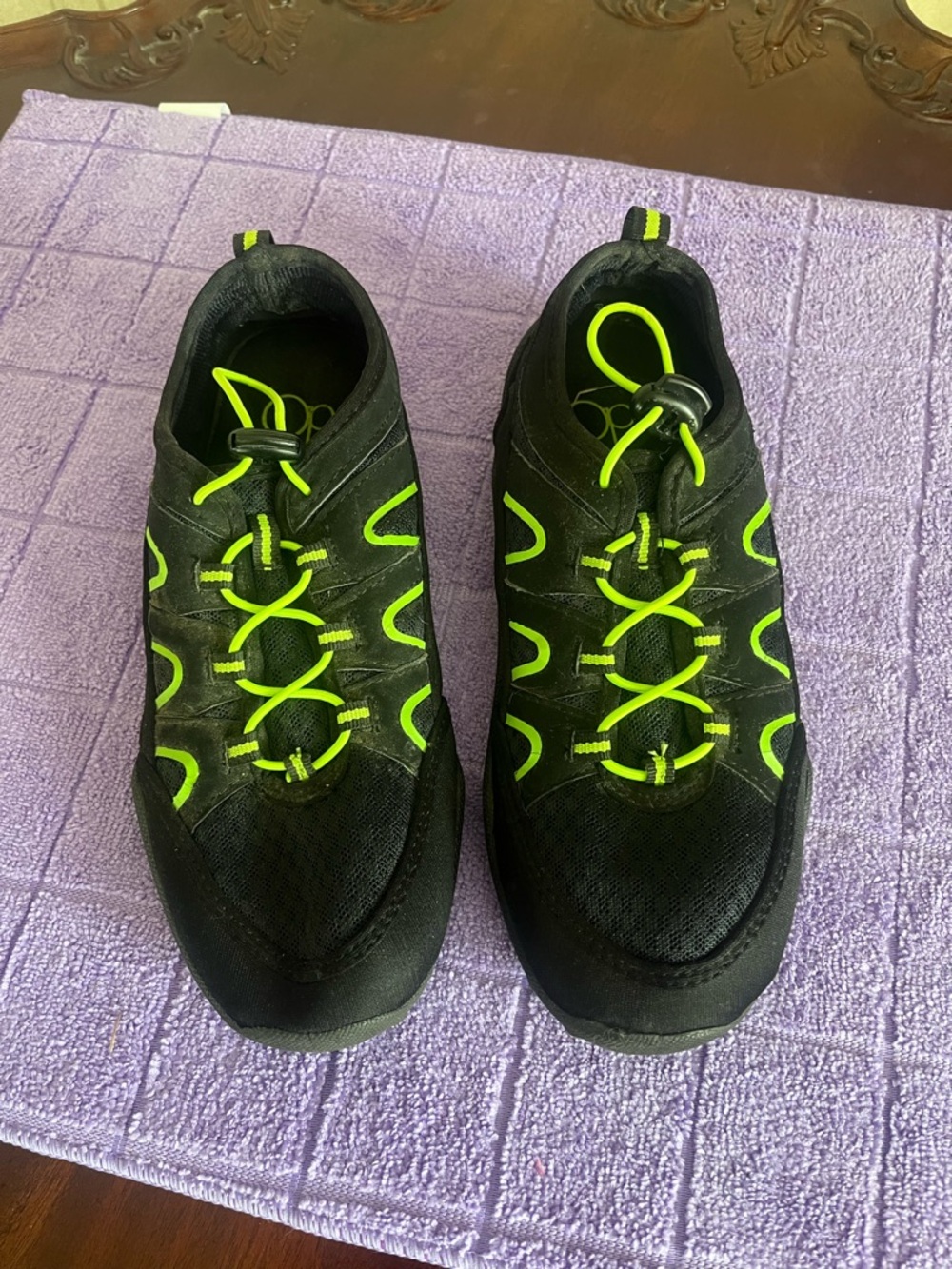 OP Black Unisex Youth Water Shoes With Neon Green Accents Size XL (4-5)